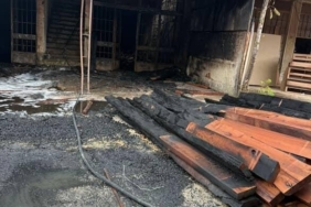 Mobilya imalathanesi alev alev yandı