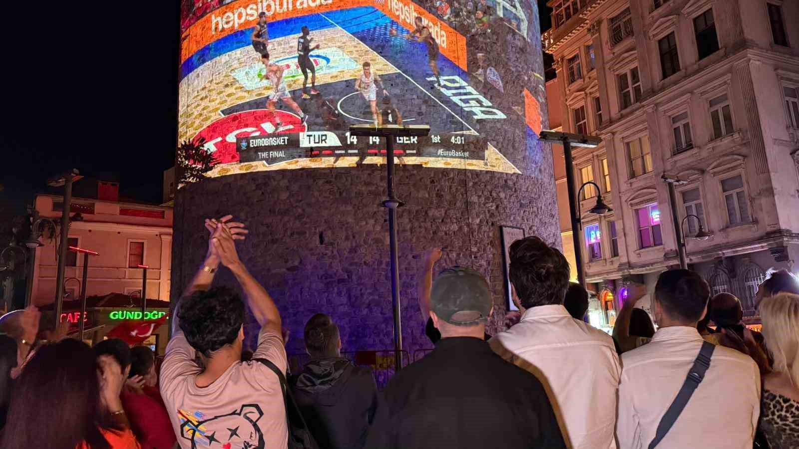 A Milli Erkek Basketbol Takımı’nın final maçı heyecanı Galata Kulesi’nde yaşandı