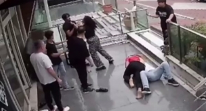 Esenyurt’ta iki grup arasında yumruk yumruğa kavga çıktı: o anlar kamerada