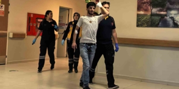 Spiralle demir keserken yaralandı