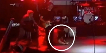 Ünlü sanatçı sahneye çıkarken düştü