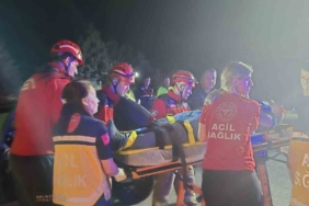 Susurluk’ta kamyonla çarpışan Fiat otomobildeki 2 kişi yaralandı