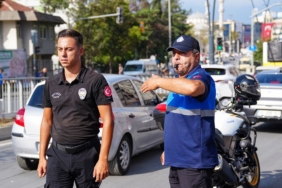 Gaziosmanpaşa’da zabıta ekipleri okul önlerinde görev başında