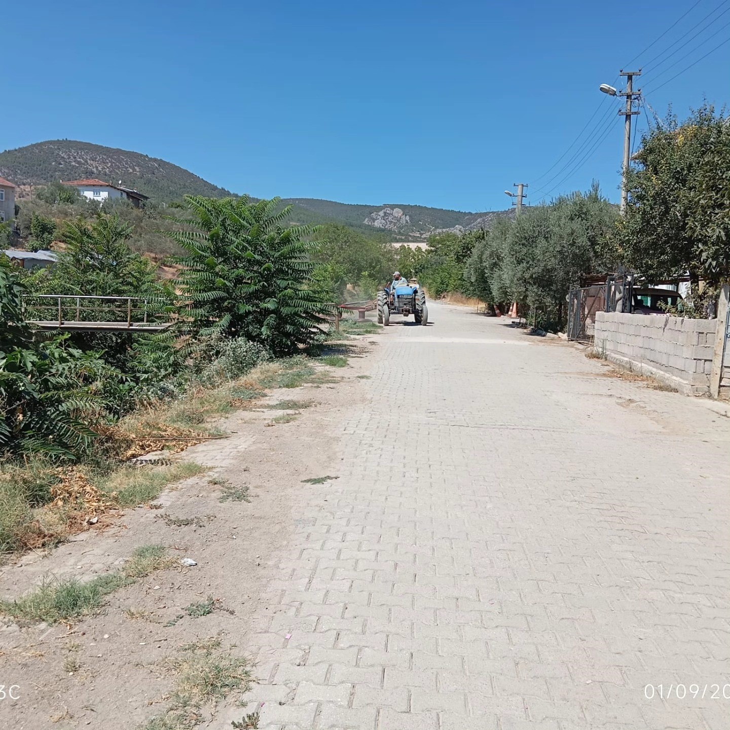 Bayırköy’de yabani otlar temizlendi