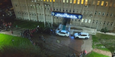 Çorlu’da 900 polisle şafak operasyonu: Uyuşturucu ve silahlar ele geçirildi