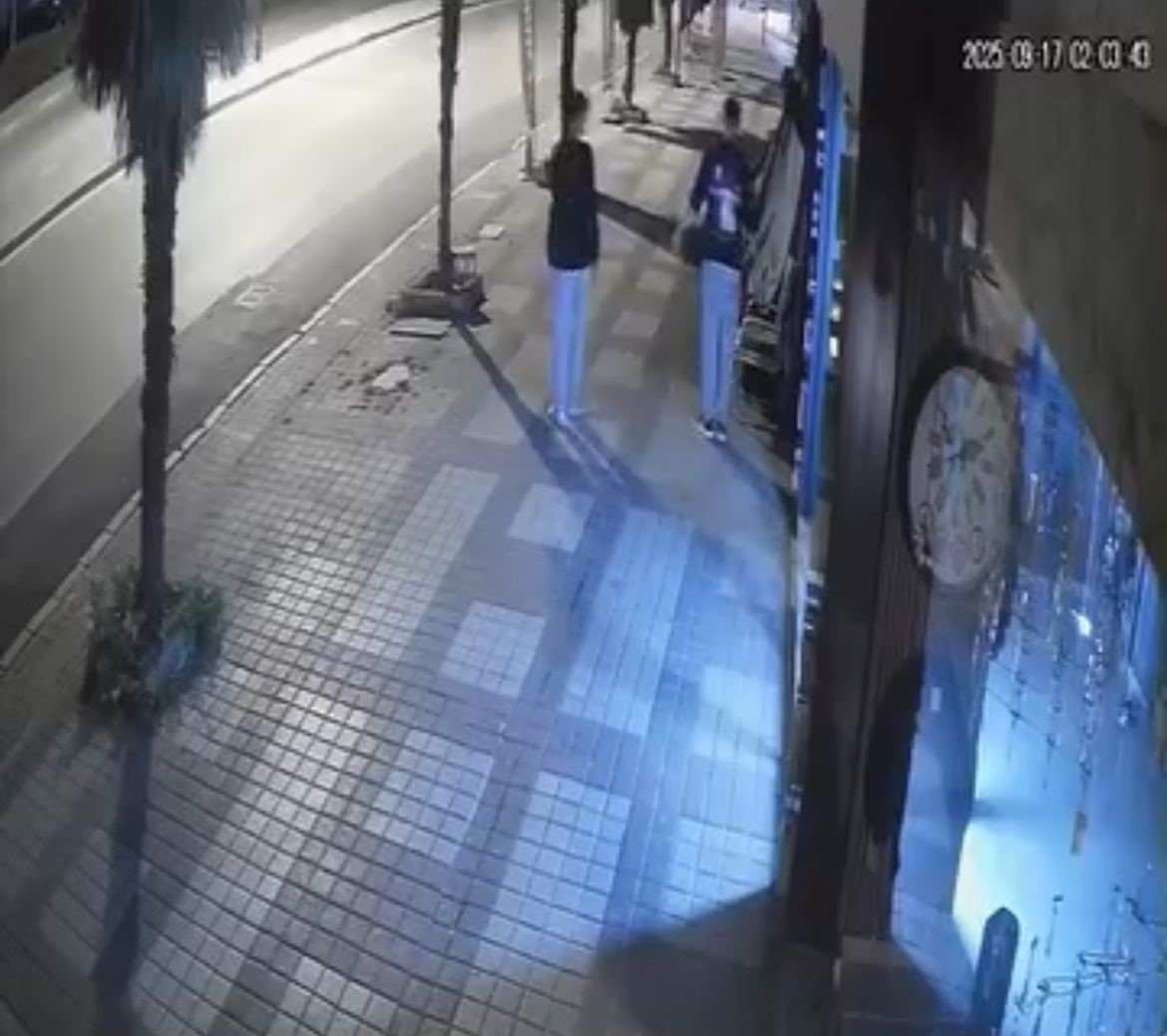 Önce paraları sonra meyveleri çalan şüpheli kamerada