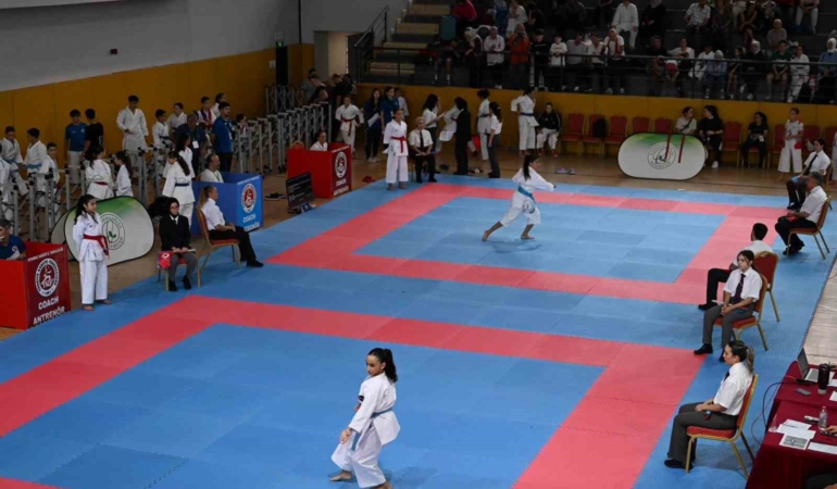 Gaziosmanpaşa’da "Başkanlık Kupası Açık Karate" ile "Masa Tenisi" turnuva heyecanı