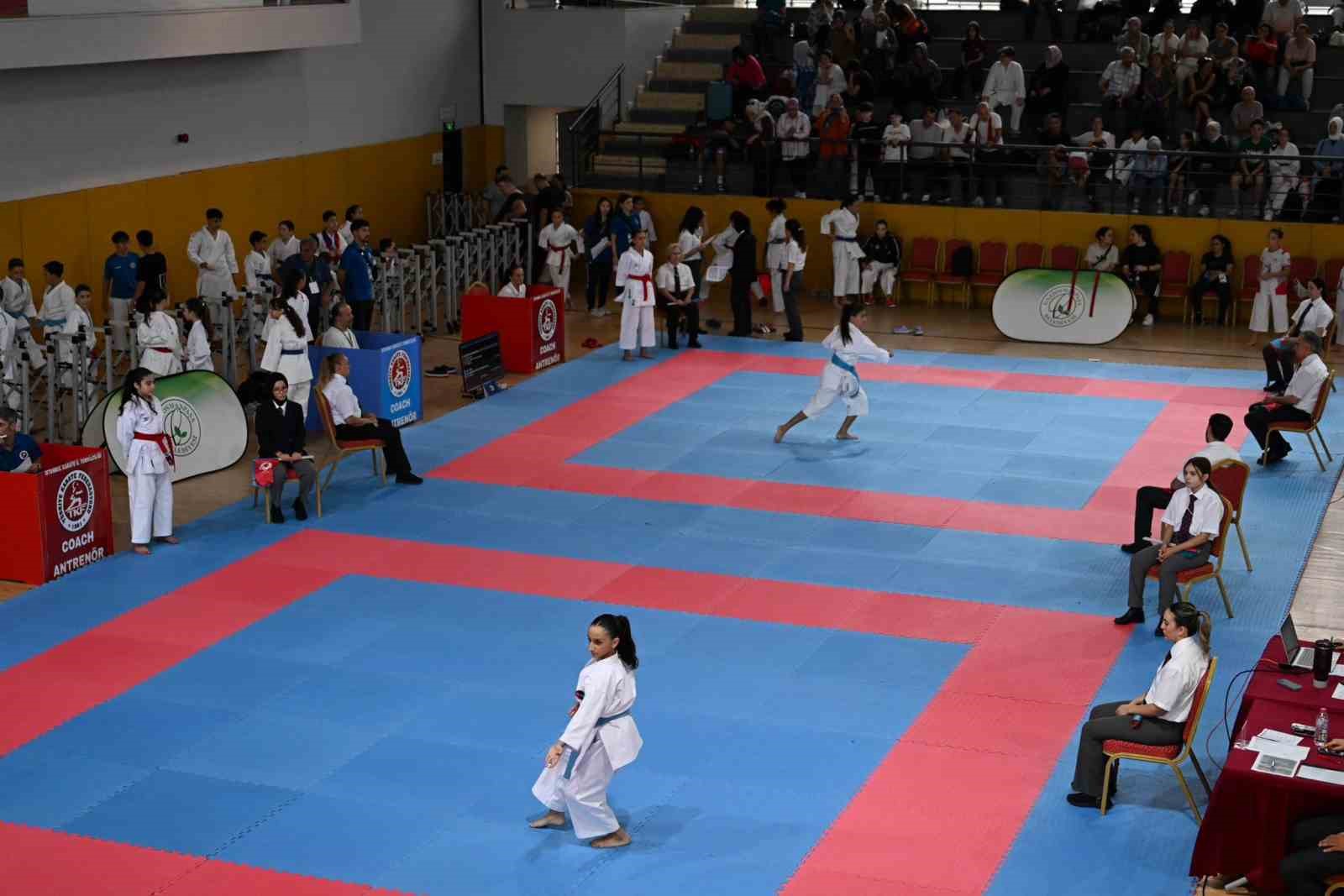Gaziosmanpaşa’da "Başkanlık Kupası Açık Karate" ile "Masa Tenisi" turnuva heyecanı