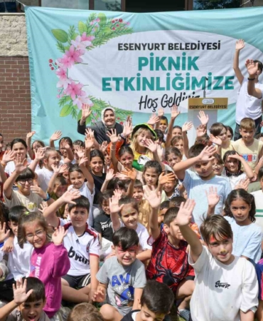 Esenyurt’ta 13 mahalleden yüzlerce vatandaş piknikte buluştu