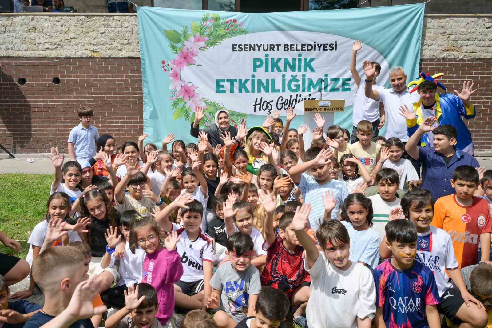 Esenyurt’ta 13 mahalleden yüzlerce vatandaş piknikte buluştu