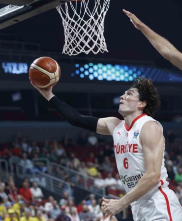 Milliler, Avrupa Basketbol Şampiyonası’nda çeyrek finale yükseldi