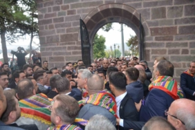 Ertuğrulgazi Türbesi önünde gerginlik