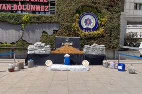 İstanbul’da ele geçirilen uyuşturucu emniyette sergilendi
