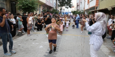 Küçükçekmece’de binlerce çocuk ‘sokakta oyun var’ ile yaz tatilinin tadını çıkarttı