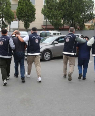 Kocaeli’de firari hükümlü ve 2 göçmen kaçakçısı tutuklandı
