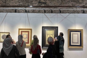 Sonsuz Desenlerde Altın İzler Hat ve Tezhip Sergisi Dolmabahçe Sarayı’nda sanatseverler ile buluştu