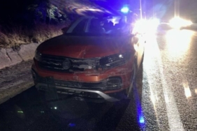 Bilecik’te kontrolden çıkan otomobil refüje çarptı, 1 kişi yaralandı