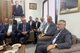 AK Parti Mersin Milletvekili Nureddin Nebati, Avcılar’da vatandaşlarla buluştu