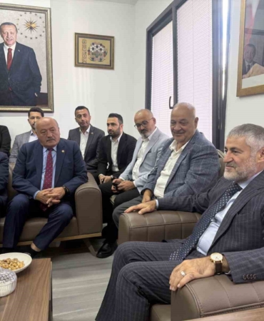 AK Parti Mersin Milletvekili Nureddin Nebati, Avcılar’da vatandaşlarla buluştu