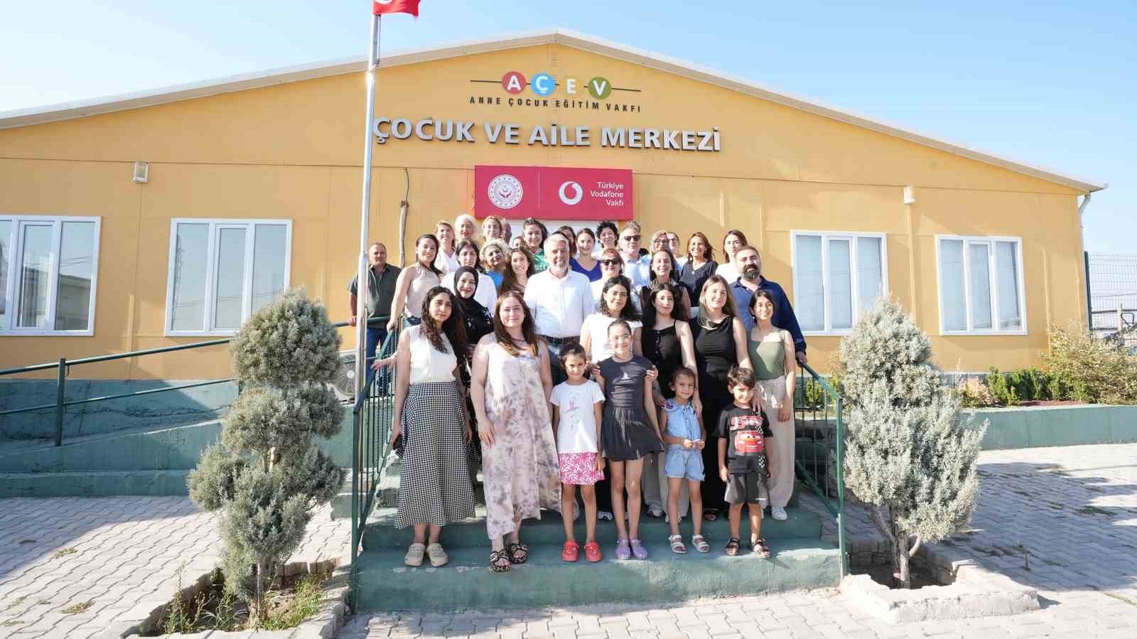 Vodafone Vakfı ve AÇEV, deprem bölgesinde binlerce hayata dokundu