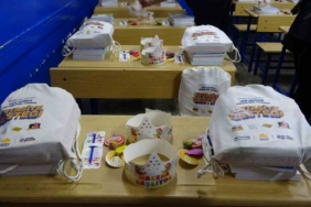 Sultanbeyli genelindeki okullarda 9 bin öğrenciye kırtasiye desteği dağıtıldı