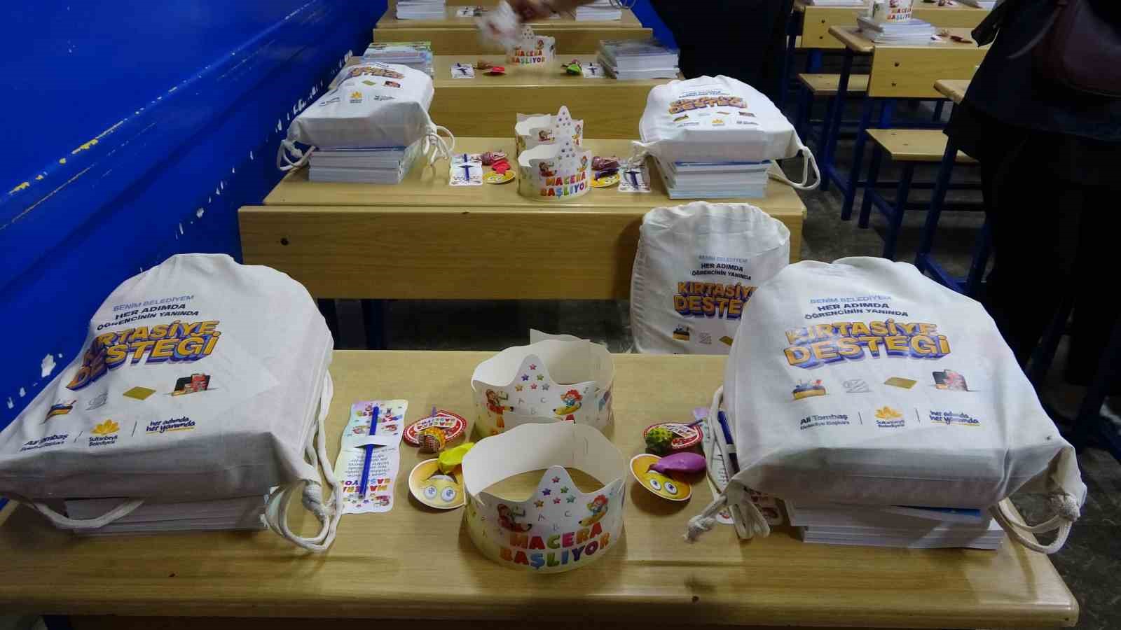 Sultanbeyli genelindeki okullarda 9 bin öğrenciye kırtasiye desteği dağıtıldı