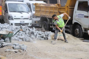 Kağıthane’de yol ve çevre düzenleme çalışmaları devam ediyor