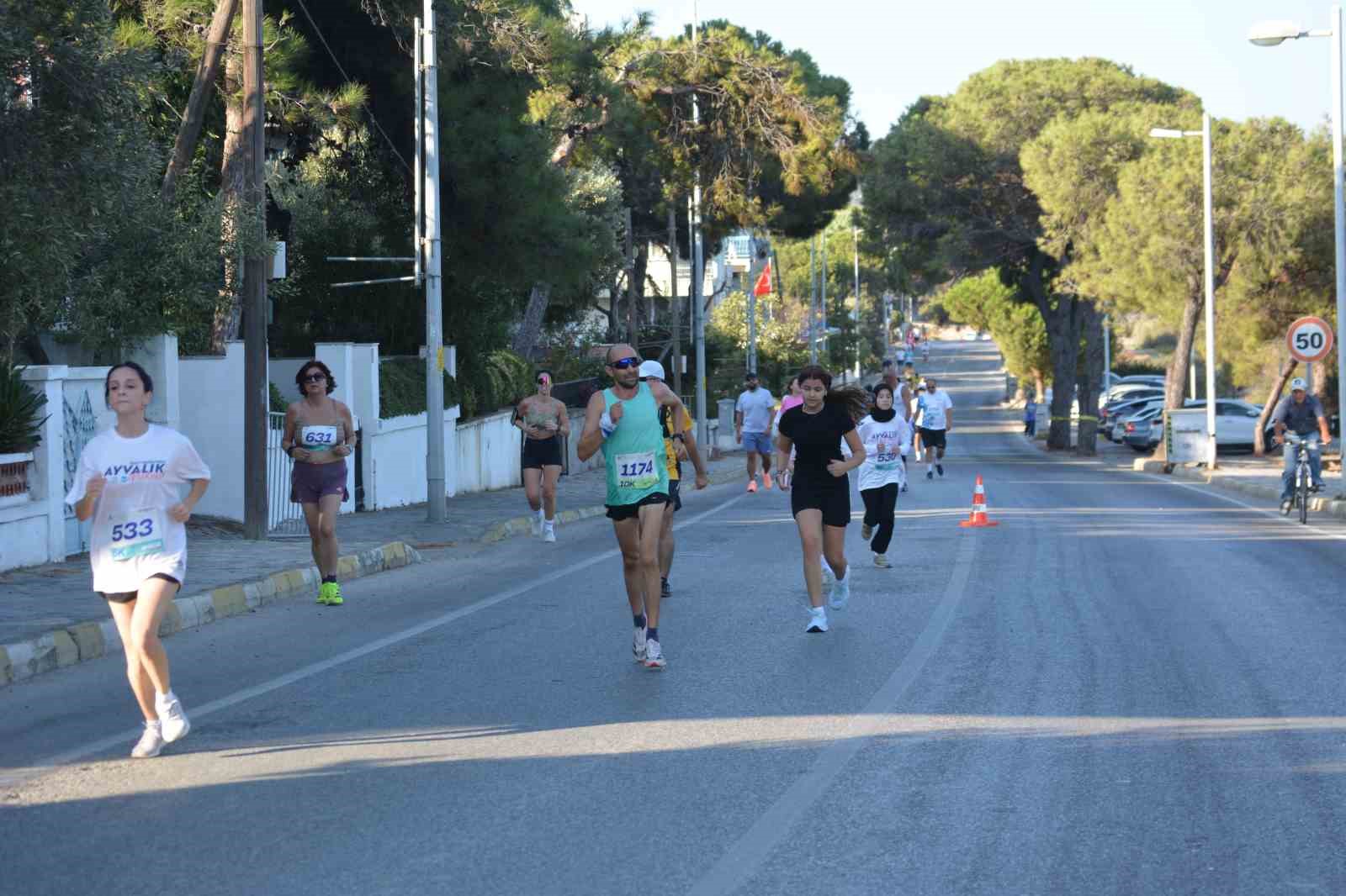 3. Uluslararası Ayvalık Yarı Maratonu tamamlandı