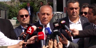 Gürsel Tekin CHP’nin Sarıyer’deki binasına geldi: "Biz Aziz İhsanlara yenilmeyeceğiz"