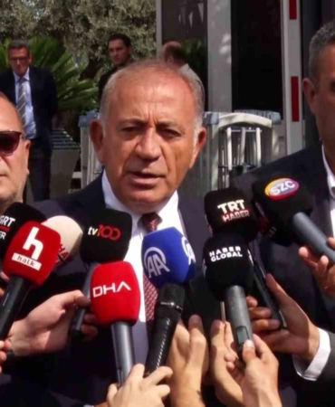 Gürsel Tekin CHP’nin Sarıyer’deki binasına geldi: "Biz Aziz İhsanlara yenilmeyeceğiz"