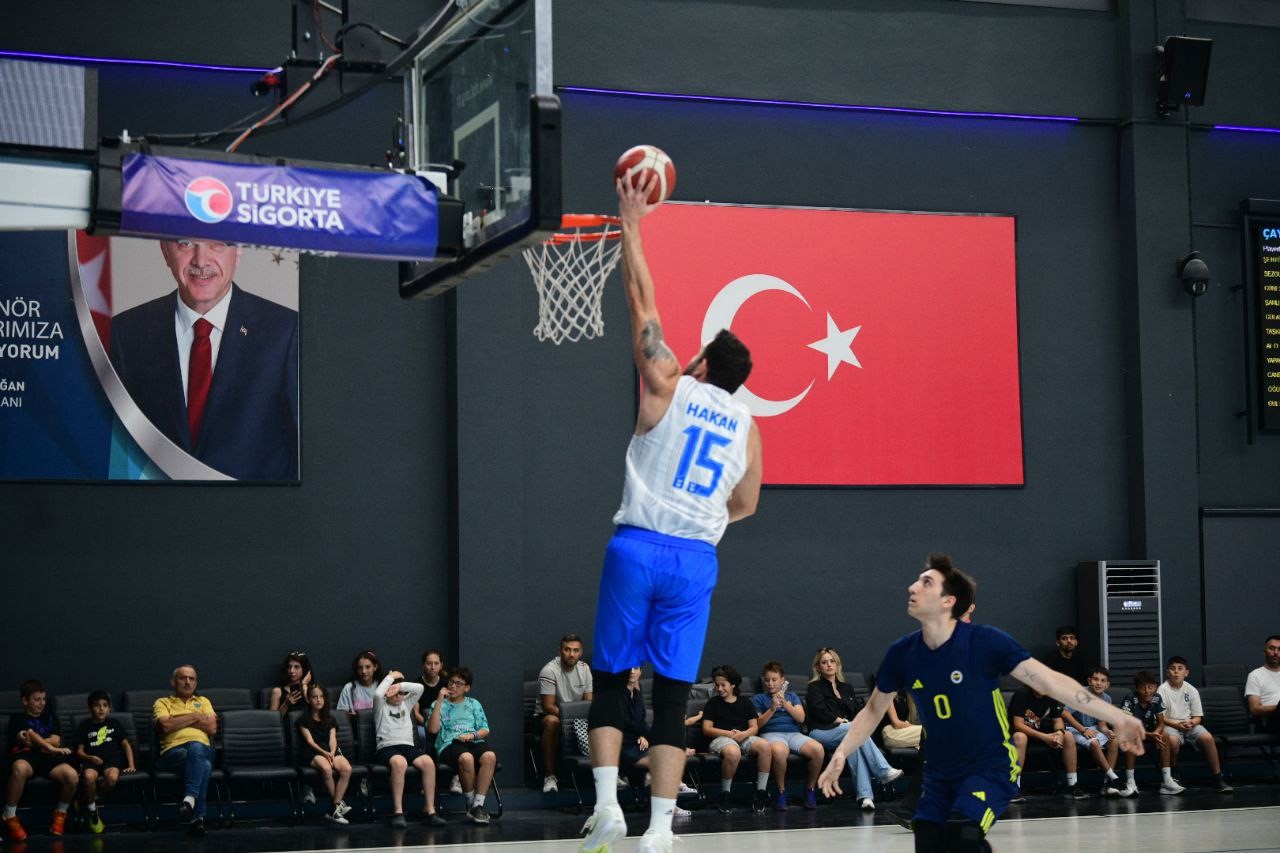 İlkan Karaman Turnuvası’nın kazananı Çayırova Belediyesi