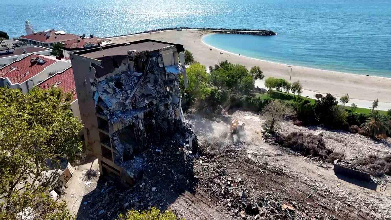 Bilderberg toplantılarından Yeşilçam yıldızlarına: İstanbul’un ikonik oteli Çınar, 66 yıllık serüvenin ardından yıkıldı