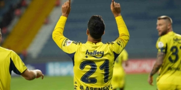Trendyol Süper Lig: Kasımpaşa: 0 - Fenerbahçe: 1 (Maç devam ediyor)