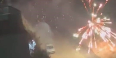 Araçtan atılan havai fişek yangına yol açtı