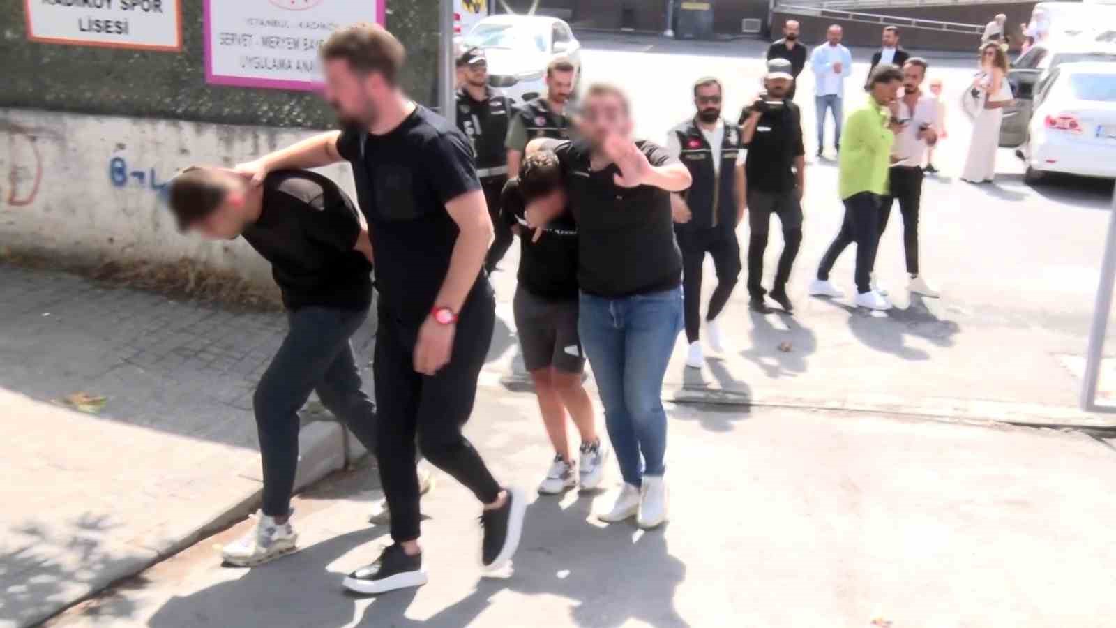 Kadıköy’de okul çevresinde denetim: 2 şüpheli gözaltına alındı