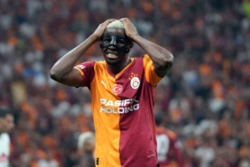 Victor Osimhen’in ayak bileğinde gerilme tespit edildi