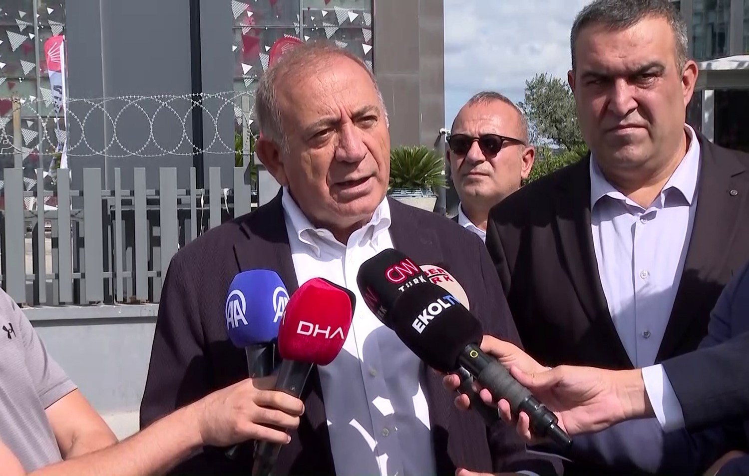 Gürsel Tekin "Hakkımı haram ediyorum, beni kürsüde yuhalattınız"