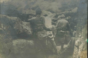 Türk askerleri, Çanakkale cephesinde düşmanla burun buruna siper kazdı