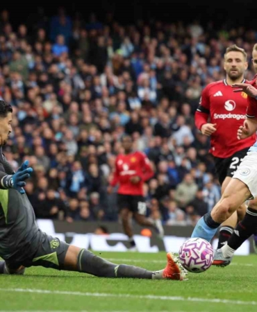 Manchester derbisinde kazanan City