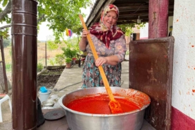 Hayrabolu’da kışa hazırlık başladı: Kazanlar salça için kaynıyor
