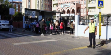 Kartal Belediyesi zabıta ekiplerinden okullarda güvenli trafik uygulaması