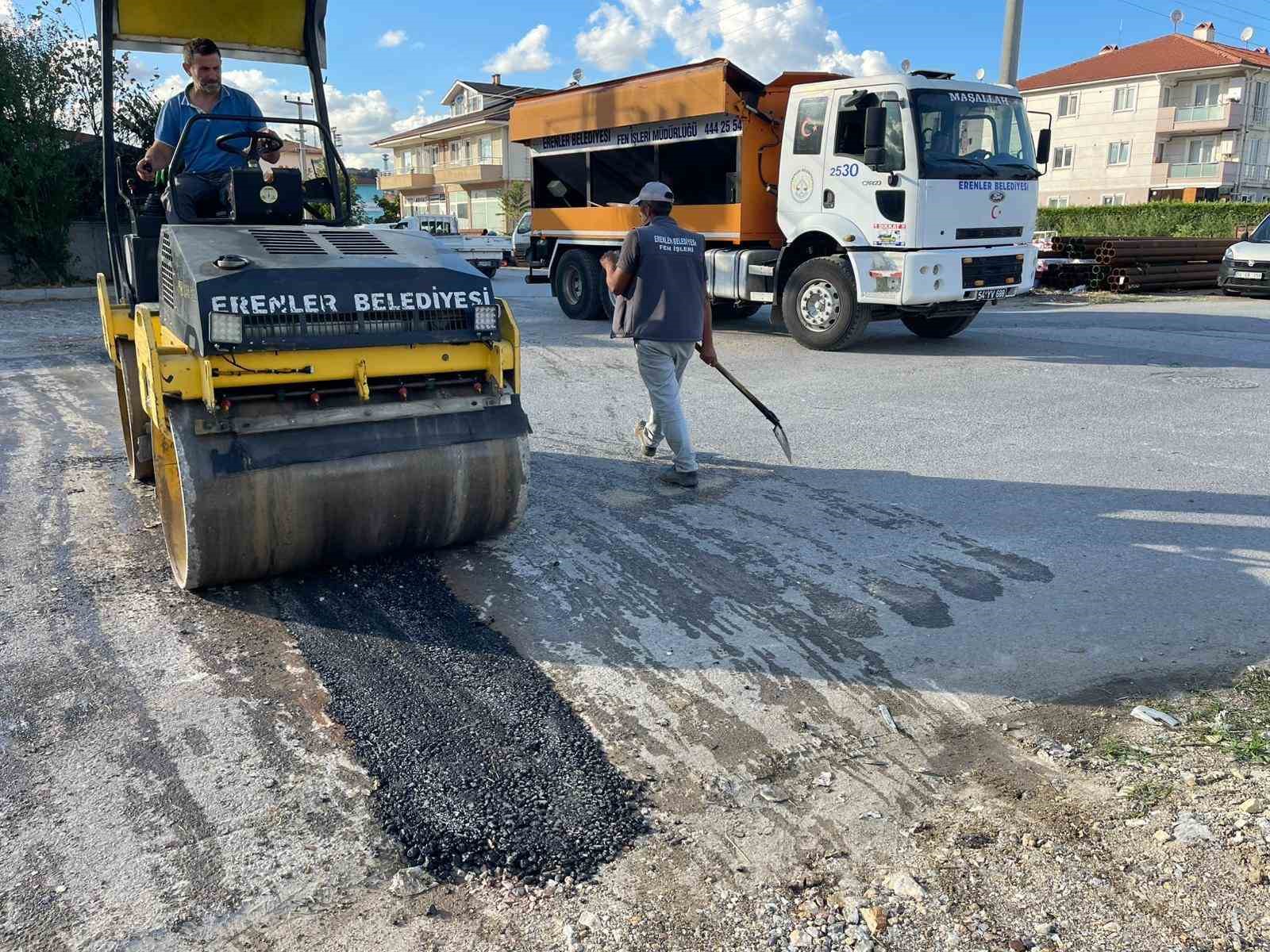 Erenler’de fiber internet çalışmalarının ardından asfalt çalışması başladı