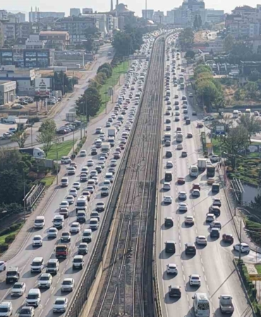Okullar açıldı, Bursa trafiğinde yoğunluk yaşandı