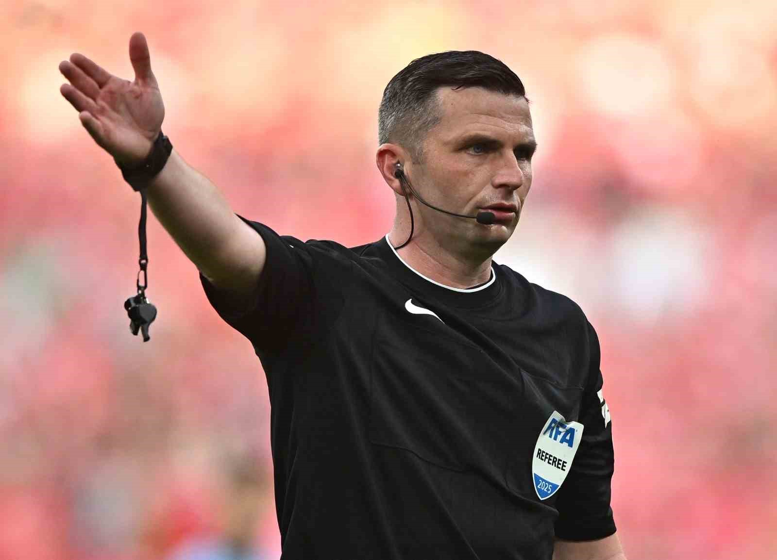 Türkiye - İspanya maçının hakemi Michael Oliver oldu