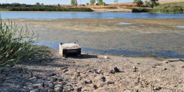 Tekirdağ’da gölette sular çekildi, çatlaklar oluşmaya başladı