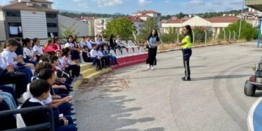 Bilecik’te miniklere trafikte bilinç eğitimi
