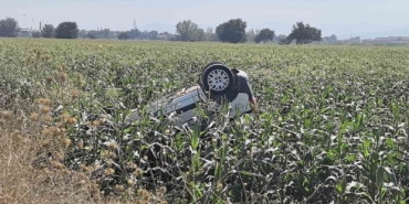 Kontrolden çıkan araç takla atıp tarlaya uçtu: 1 yaralı