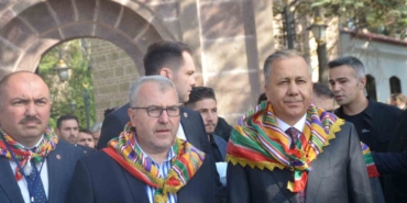 Bakan Yerlikaya, Ertuğrulgazi Türbesi’nde dua etti