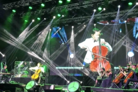 Türkçeyi dizilerden öğrenen Kazak çellist Oktyabr, dizi müzikleriyle hayran bıraktı