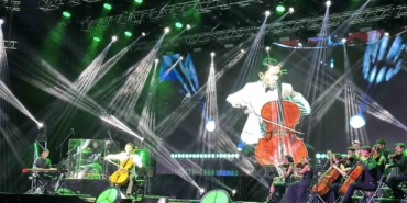 Türkçeyi dizilerden öğrenen Kazak çellist Oktyabr, dizi müzikleriyle hayran bıraktı